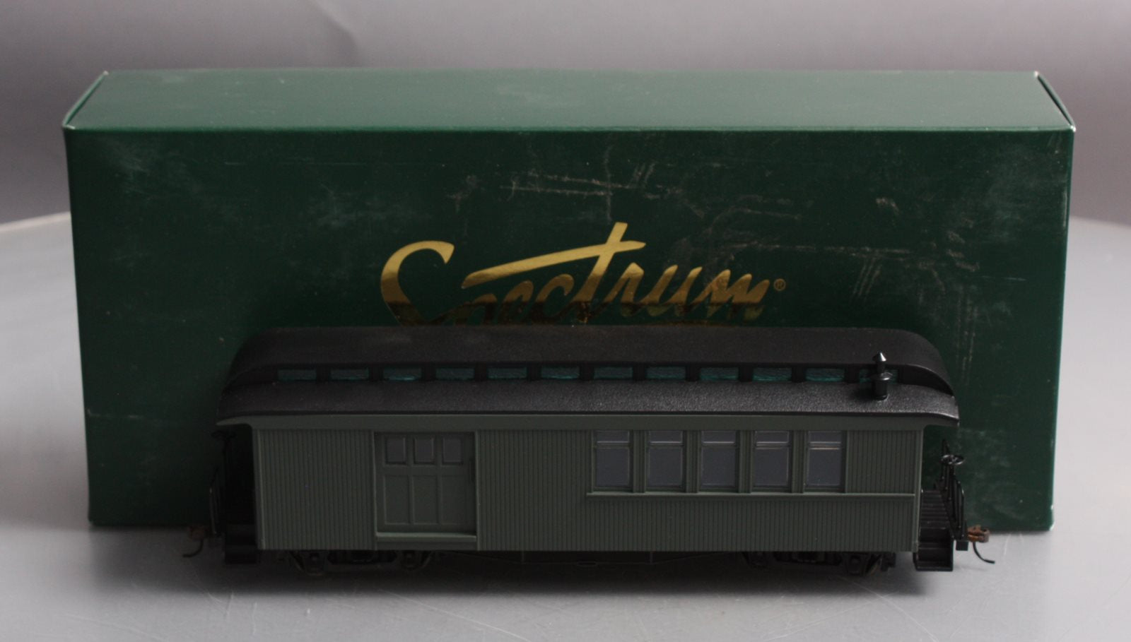 Bachmann 26199 On30 Painted & Unlettered Combine Car (Olive)