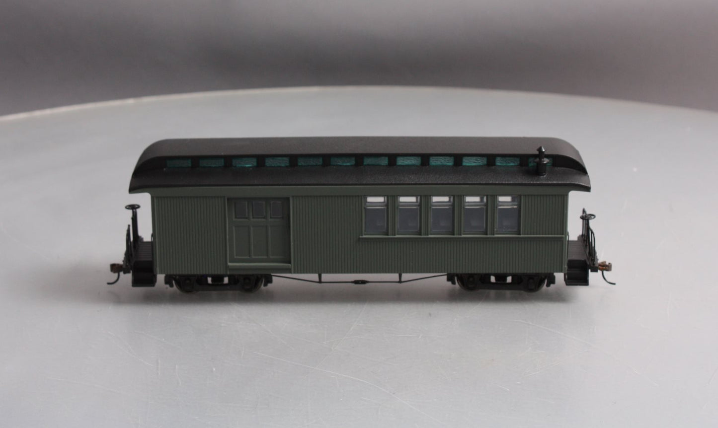 Bachmann 26199 On30 Painted & Unlettered Combine Car (Olive)