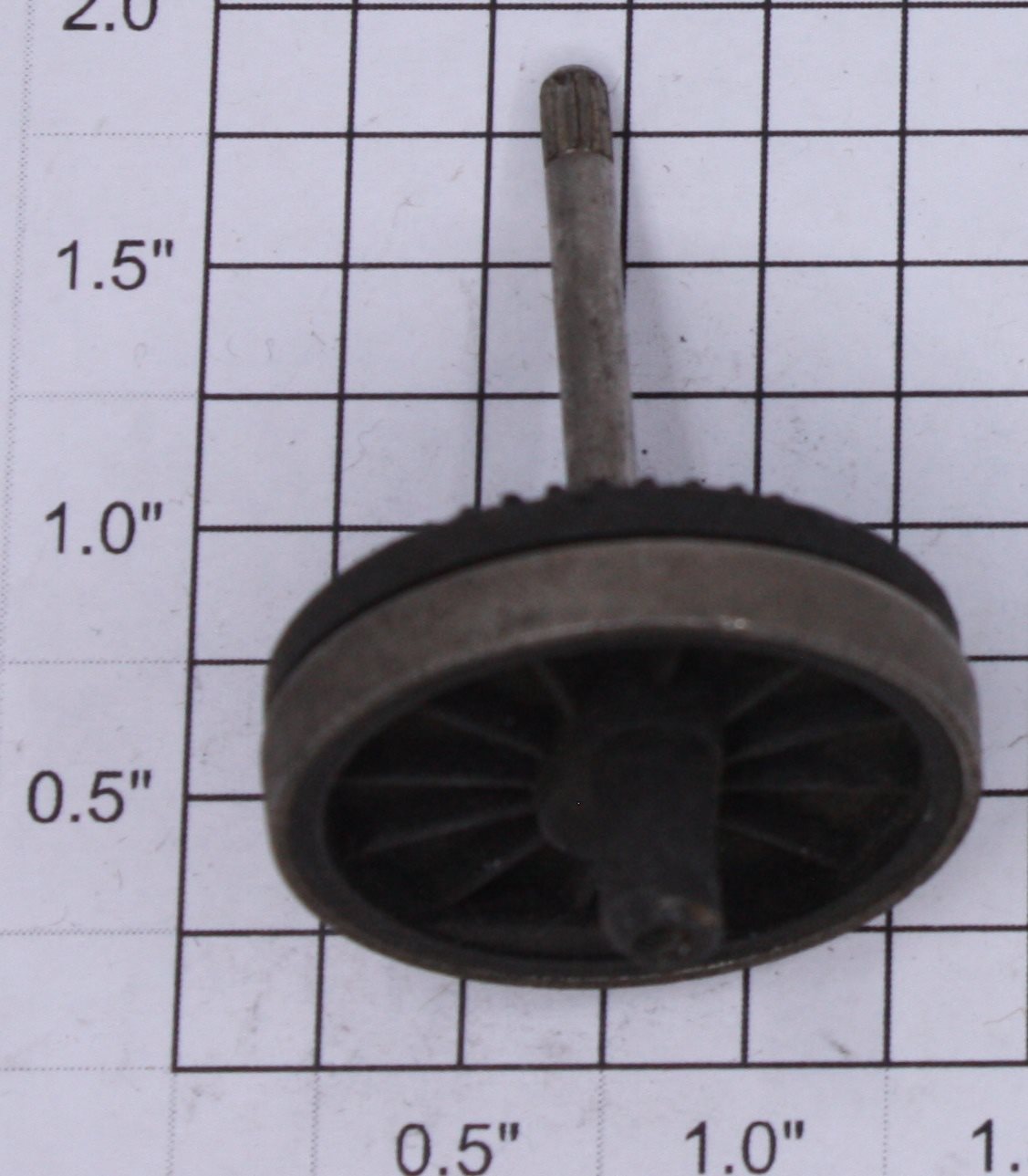 Lionel 1666M-8 Geared Center Wheel with Axle