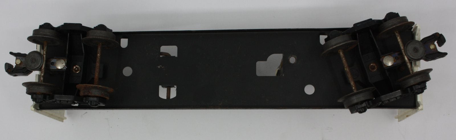 Lionel 6470-14 White Exploding Boxcar Frame and Trucks with Ends