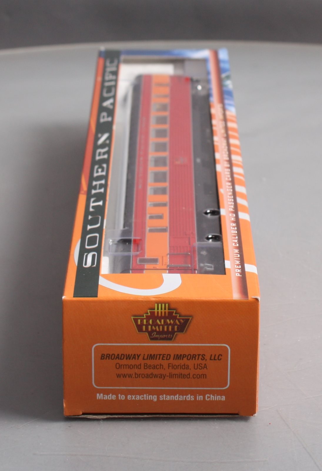 Broadway Limited 683 HO Southern Pacific Morning Daylight Single Chair Car #2485
