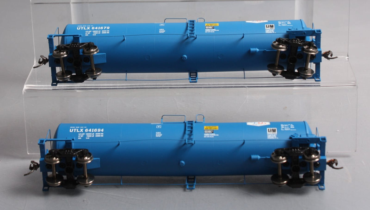 Walthers 932-27252 HO UTLX EQ 23,000 Gallon Funnel Flow Tank Cars (Set of 2) LN/Box