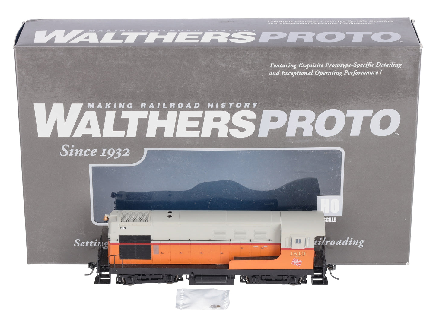 Walthers 920-47826 HO Milwaukee Road Fairbanks-Morse H10-44 - Standard DC #1813