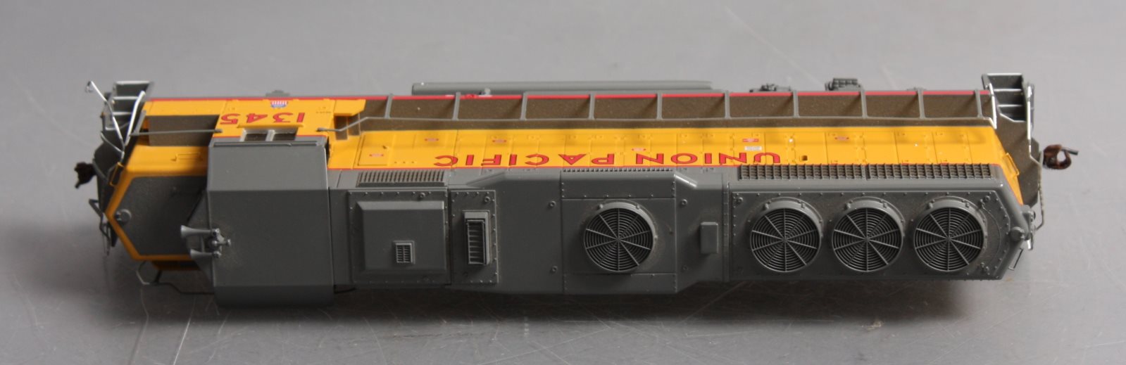 Athearn 89758 HO Union Pacific Ready to Run GP40-2 Diesel Locomotive #1345 MT/Box