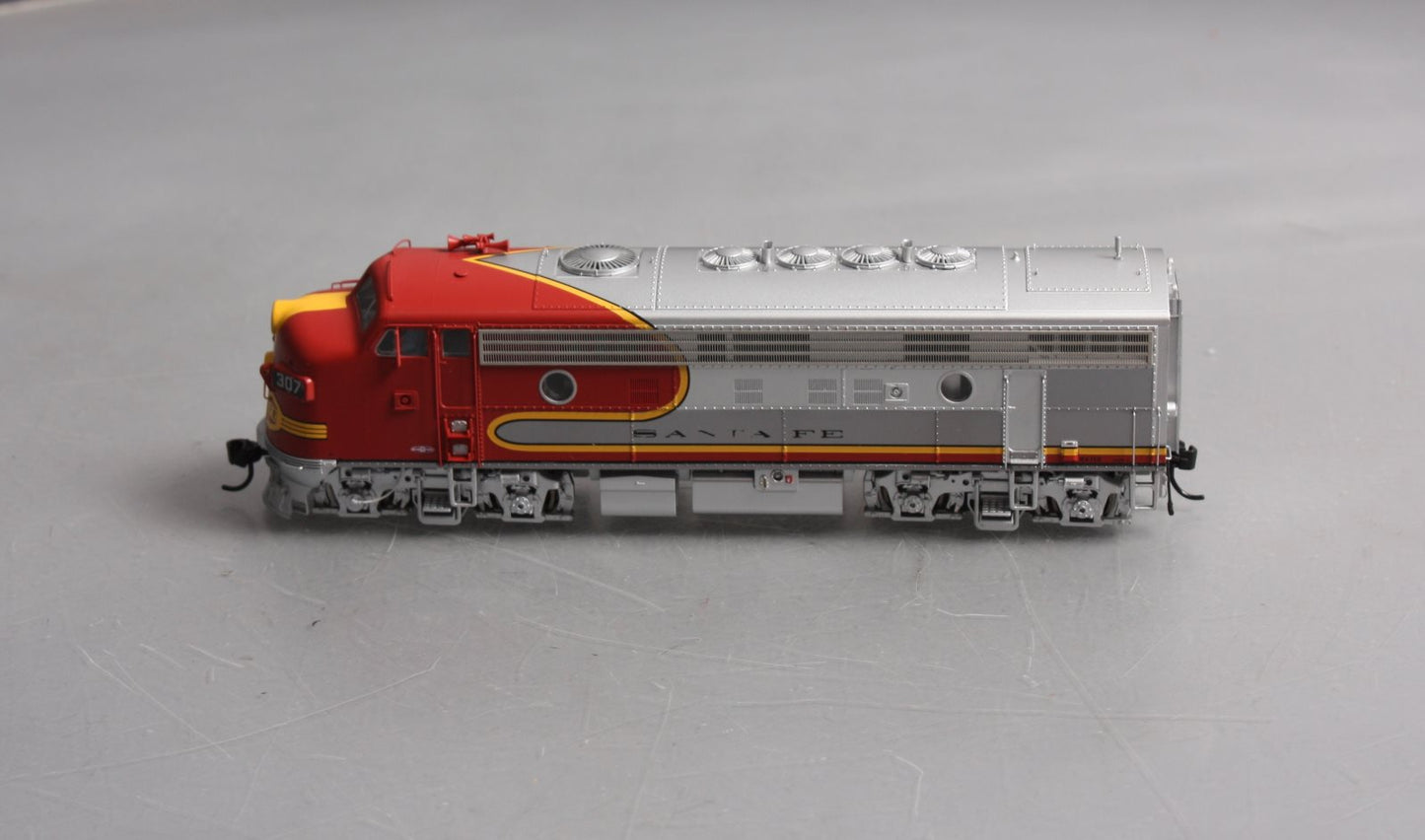Walthers 920-47922 HO ATSF F7 A Diesel Locomotive Standard DC #307L