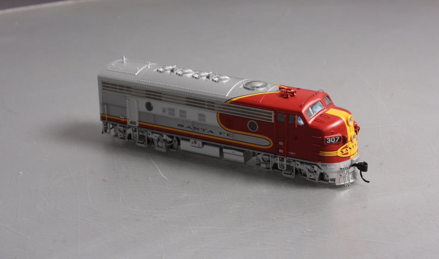 Walthers 920-47922 HO ATSF F7 A Diesel Locomotive Standard DC #307L