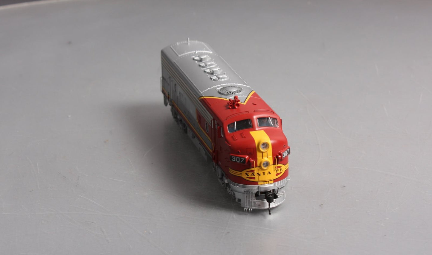 Walthers 920-47922 HO ATSF F7 A Diesel Locomotive Standard DC #307L