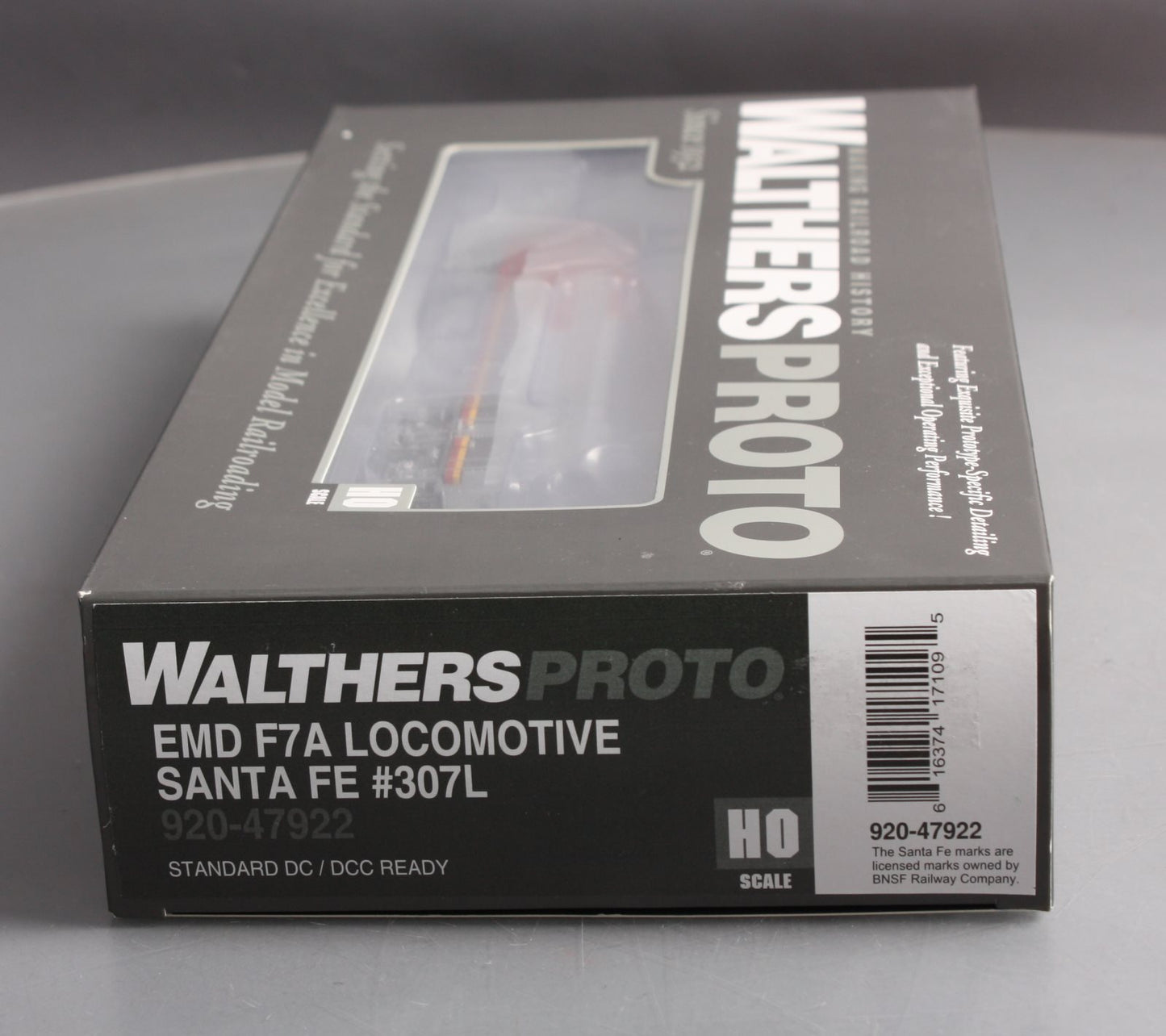Walthers 920-47922 HO ATSF F7 A Diesel Locomotive Standard DC #307L