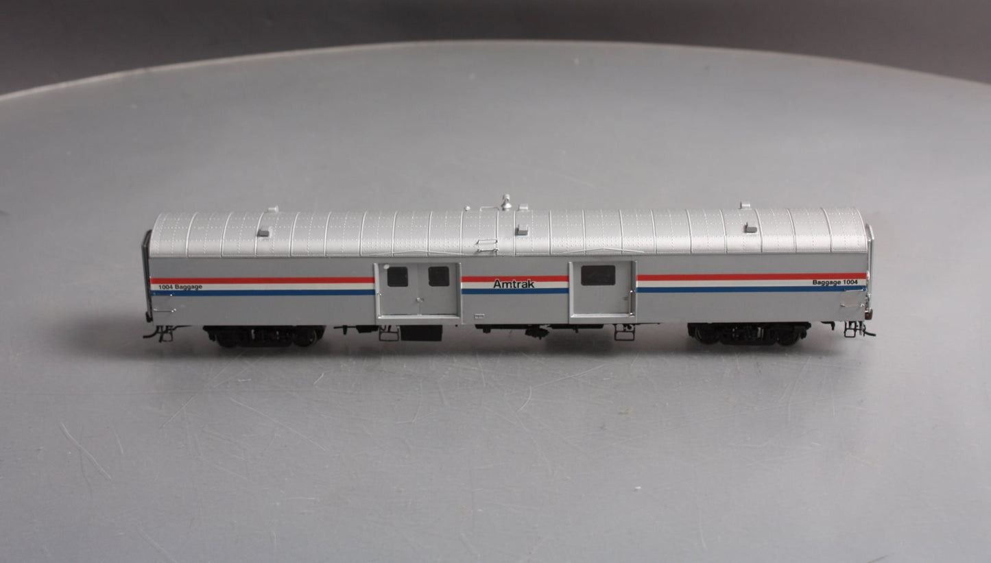 Rapido Trains 106028 HO Amtrak 73' 6" Smooth Side Baggage-Express Car #1004