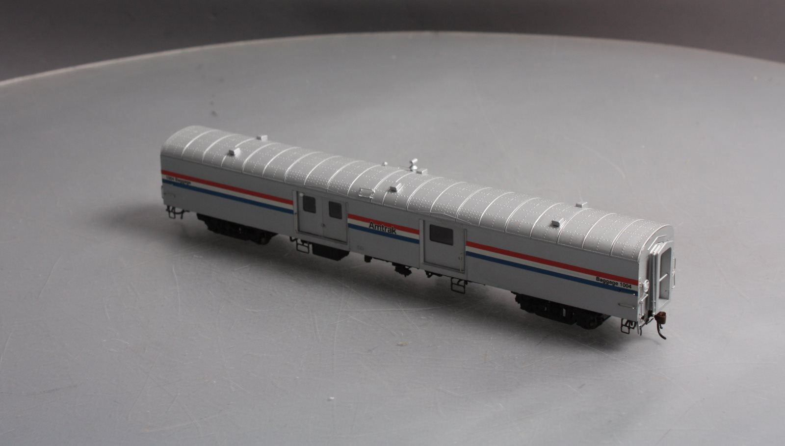 Rapido Trains 106028 HO Amtrak 73' 6