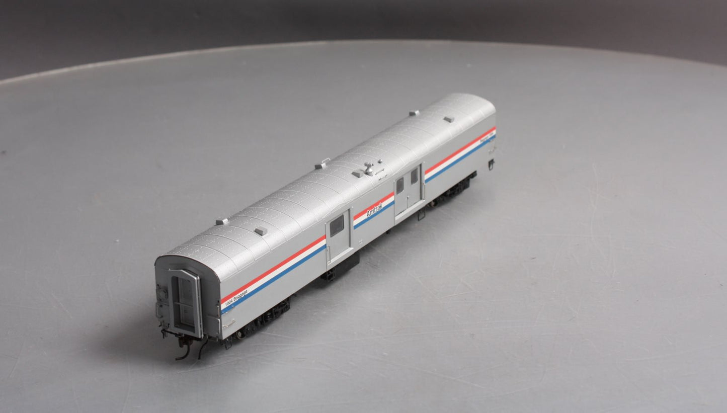Rapido Trains 106028 HO Amtrak 73' 6" Smooth Side Baggage-Express Car #1004