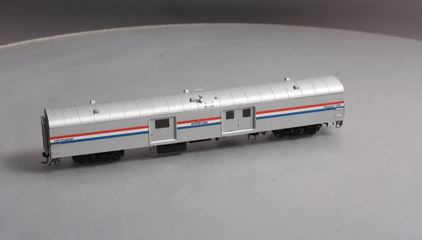Rapido Trains 106028 HO Amtrak 73' 6" Smooth Side Baggage-Express Car #1004