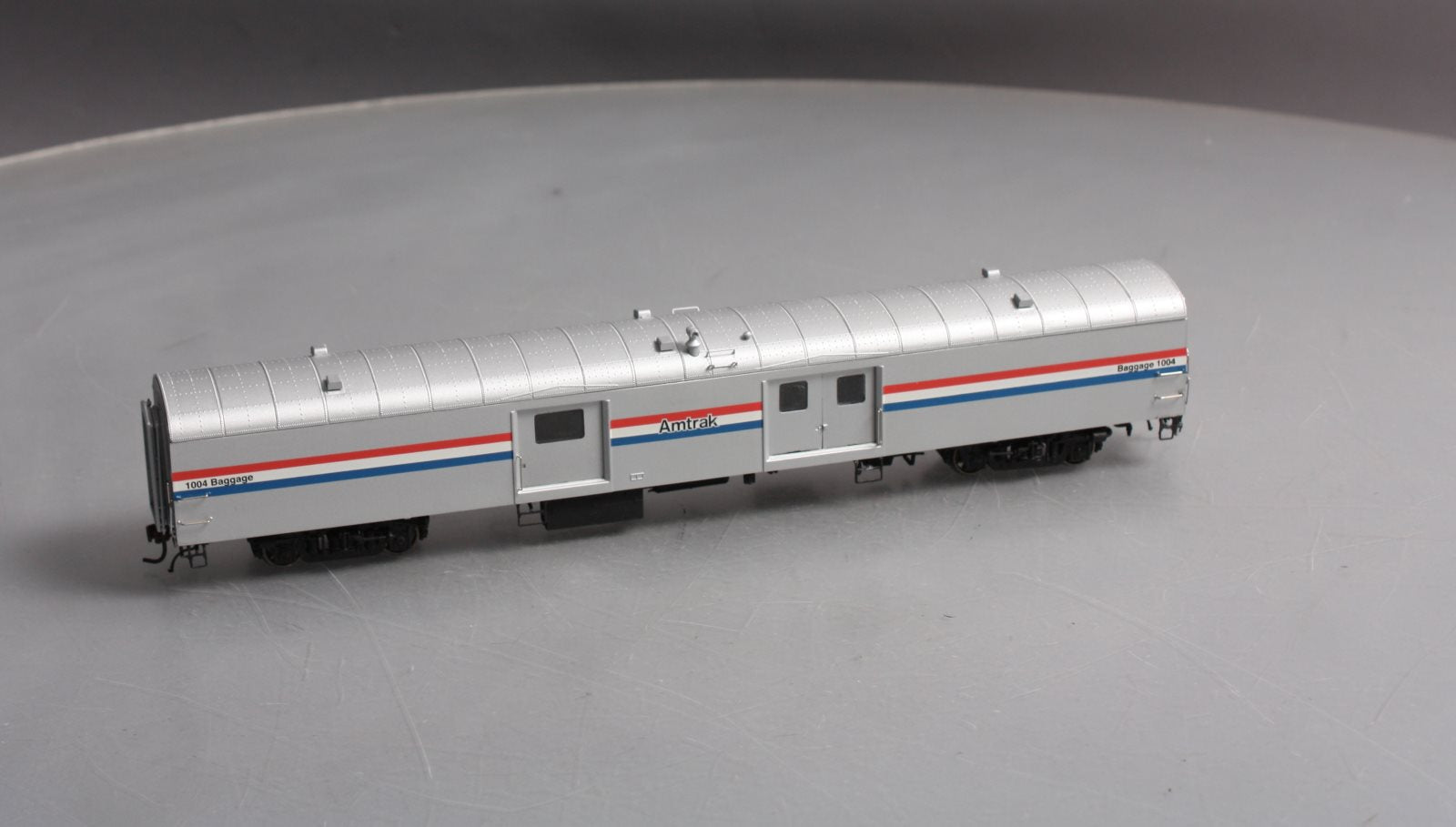 Rapido Trains 106028 HO Amtrak 73' 6