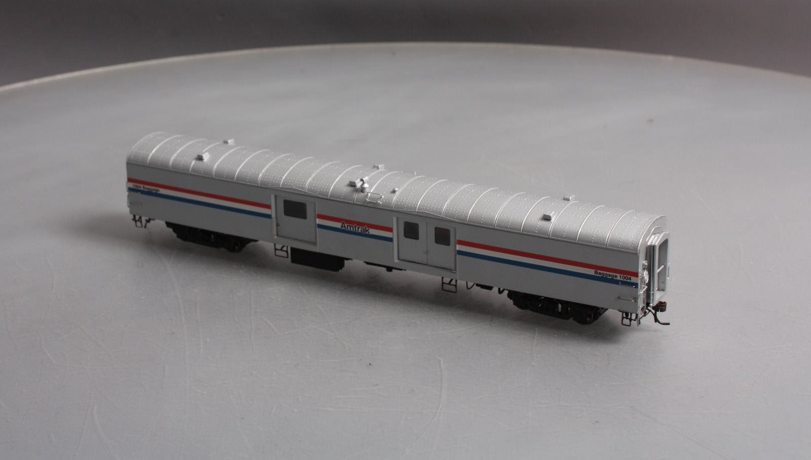 Rapido Trains 106028 HO Amtrak 73' 6