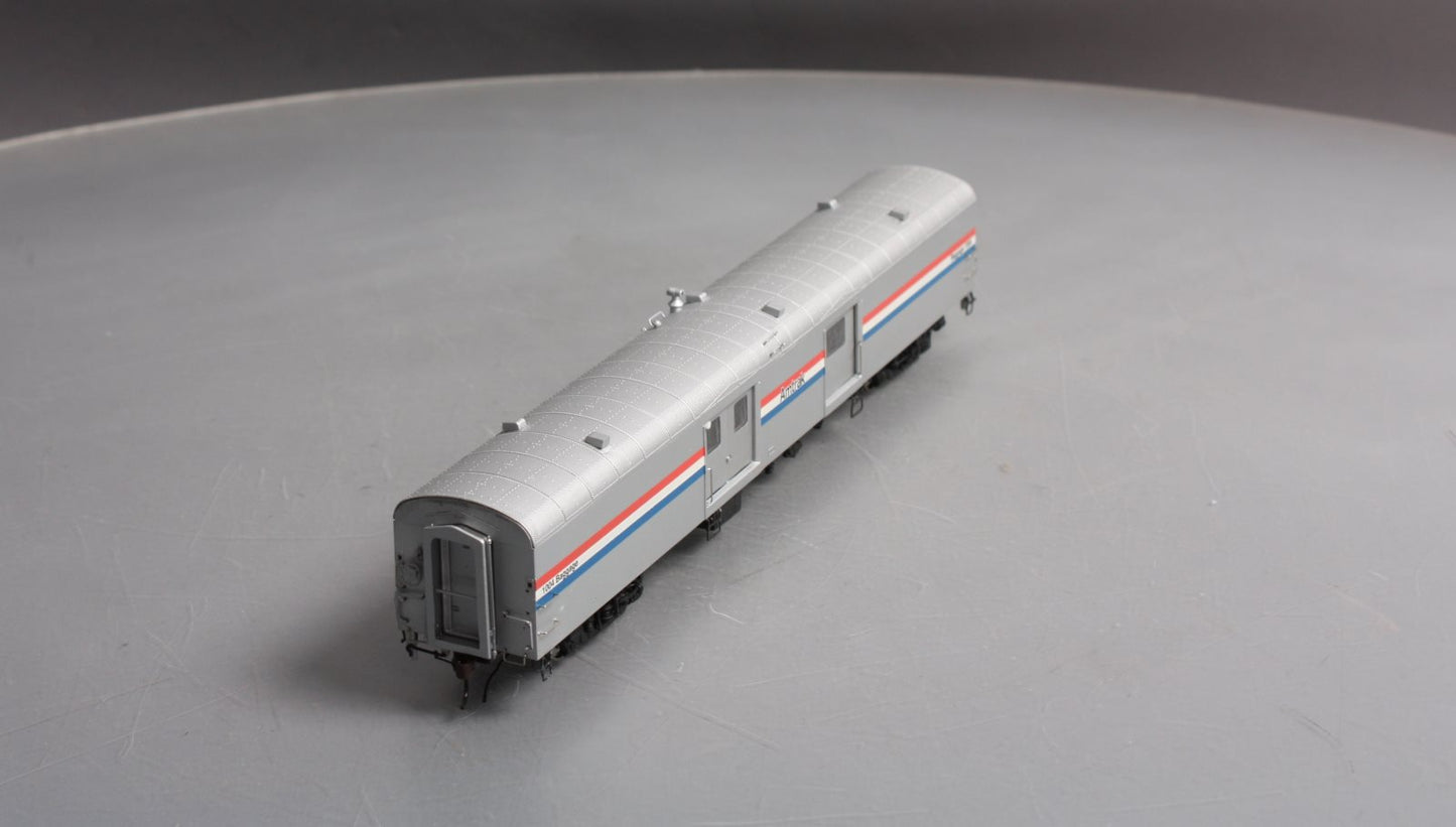 Rapido Trains 106028 HO Amtrak 73' 6" Smooth Side Baggage-Express Car #1004