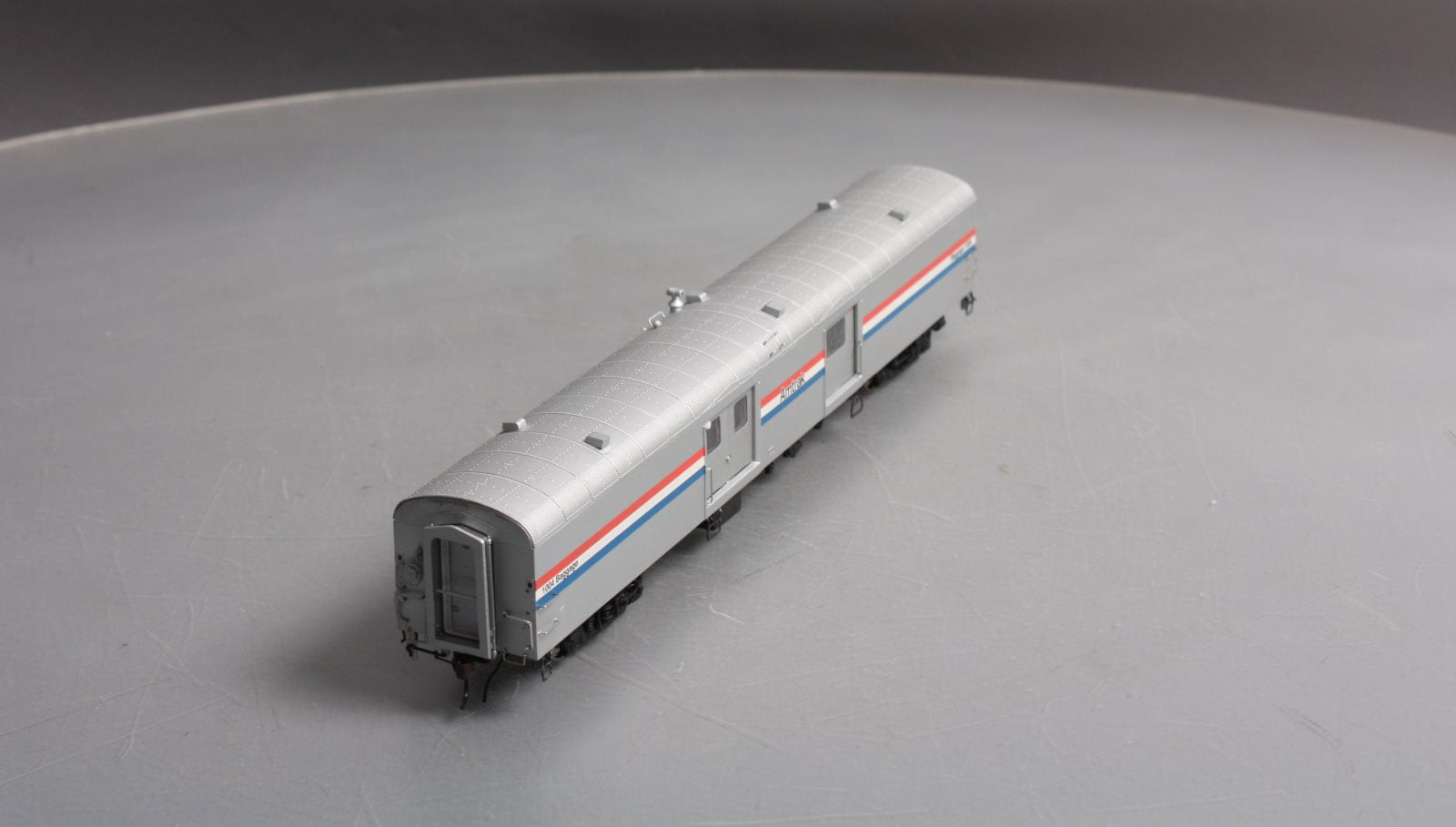 Rapido Trains 106028 HO Amtrak 73' 6