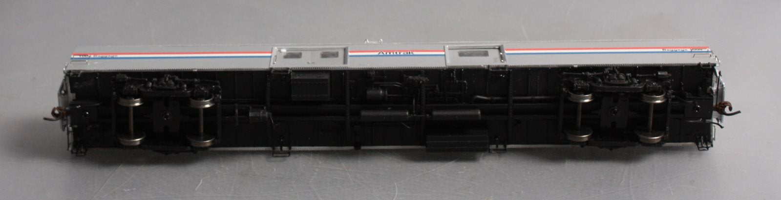 Rapido Trains 106028 HO Amtrak 73' 6