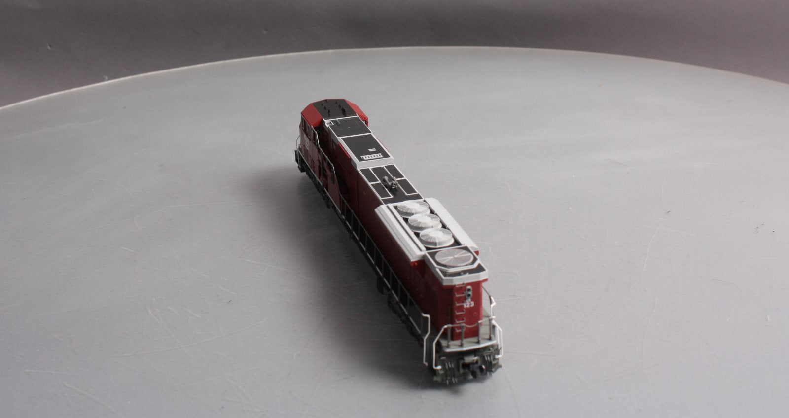 Kato 37-6361 HO Scale CEFX Leasing EMD SD90/43MAC Diesel Locomotive #123 LN/Box