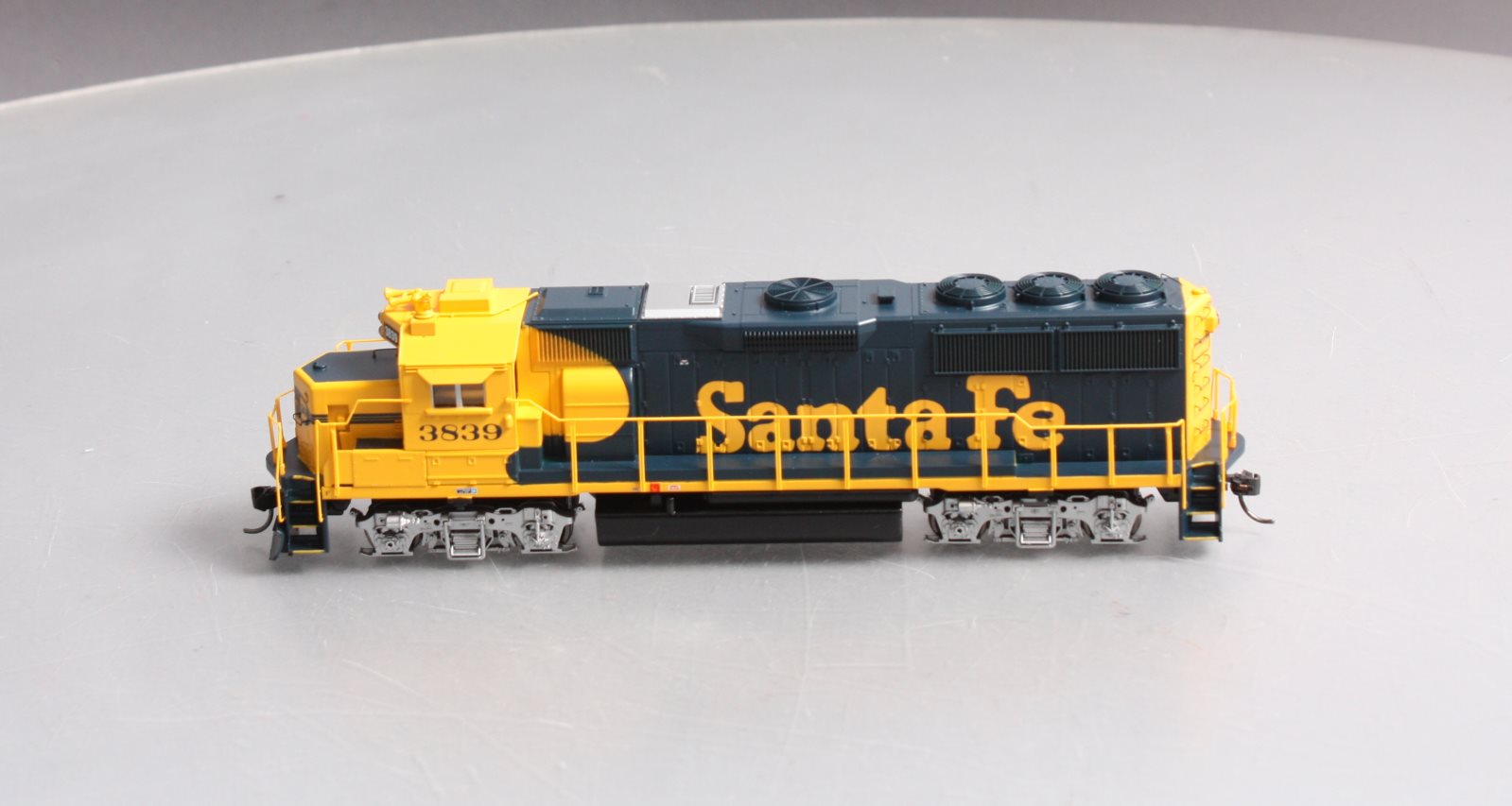 Athearn 77826 HO Scale Santa Fe GP50 Diesel Locomotive #3839 LN/Box