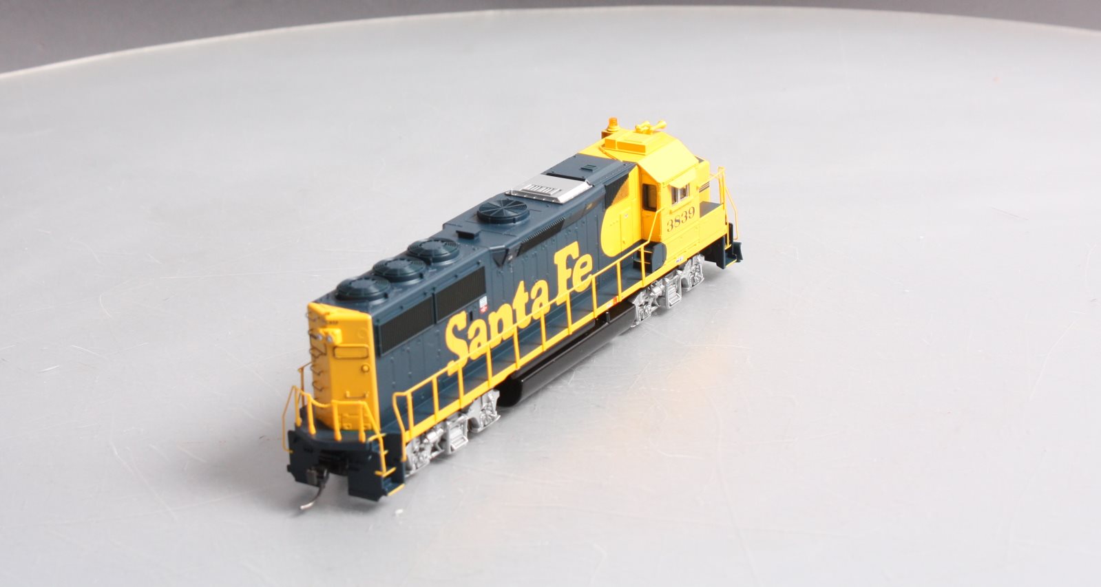 Athearn 77826 HO Scale Santa Fe GP50 Diesel Locomotive #3839 LN/Box