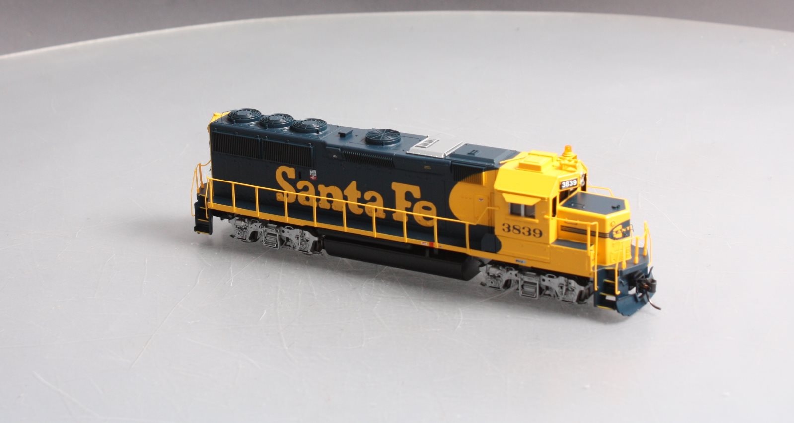 Athearn 77826 HO Scale Santa Fe GP50 Diesel Locomotive #3839 LN/Box