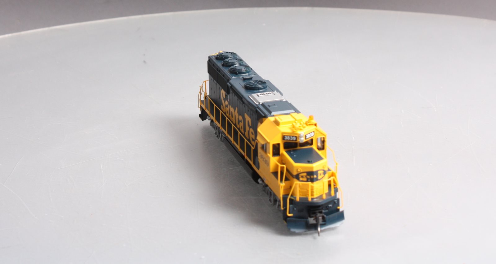 Athearn 77826 HO Scale Santa Fe GP50 Diesel Locomotive #3839 LN/Box