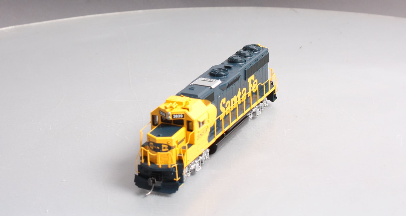 Athearn 77826 HO Scale Santa Fe GP50 Diesel Locomotive #3839 LN/Box