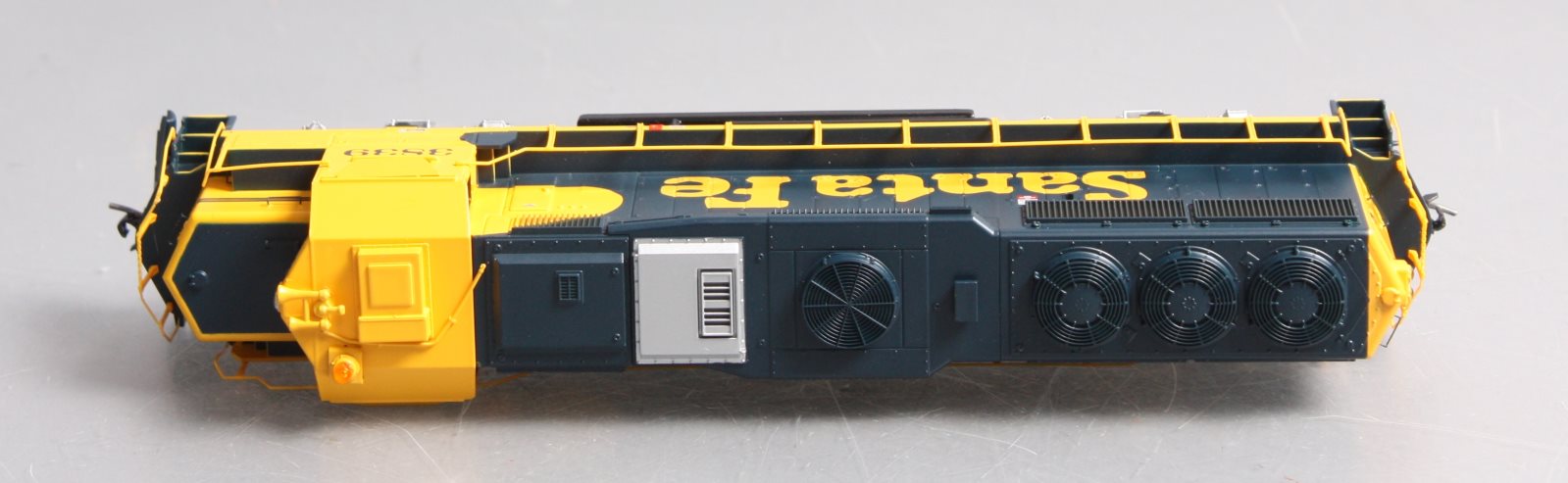 Athearn 77826 HO Scale Santa Fe GP50 Diesel Locomotive #3839 LN/Box