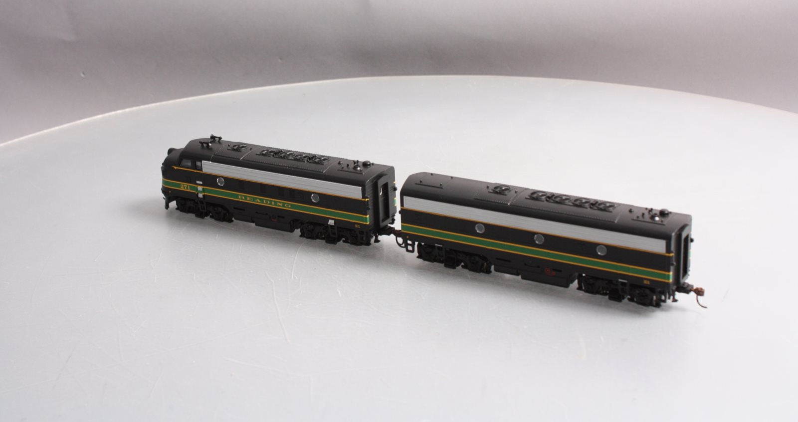 Athearn 76109 HO Scale Reading F7A/B Diesel Locomotive Set #271/#271B