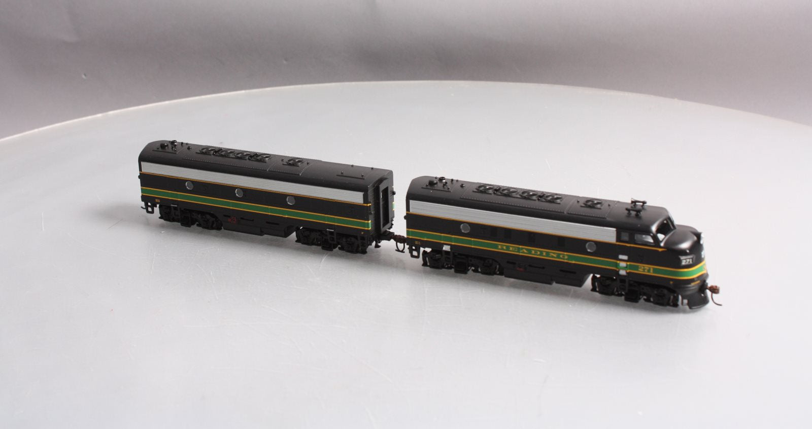 Athearn 76109 HO Scale Reading F7A/B Diesel Locomotive Set #271/#271B