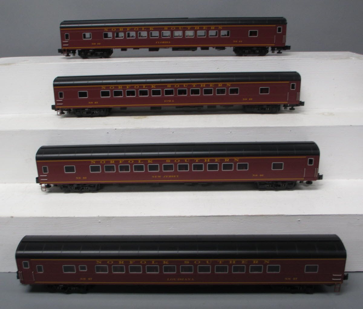 Lionel 1927200 O Gauge Norfolk Southern Excursion Coach Car 4 Pack