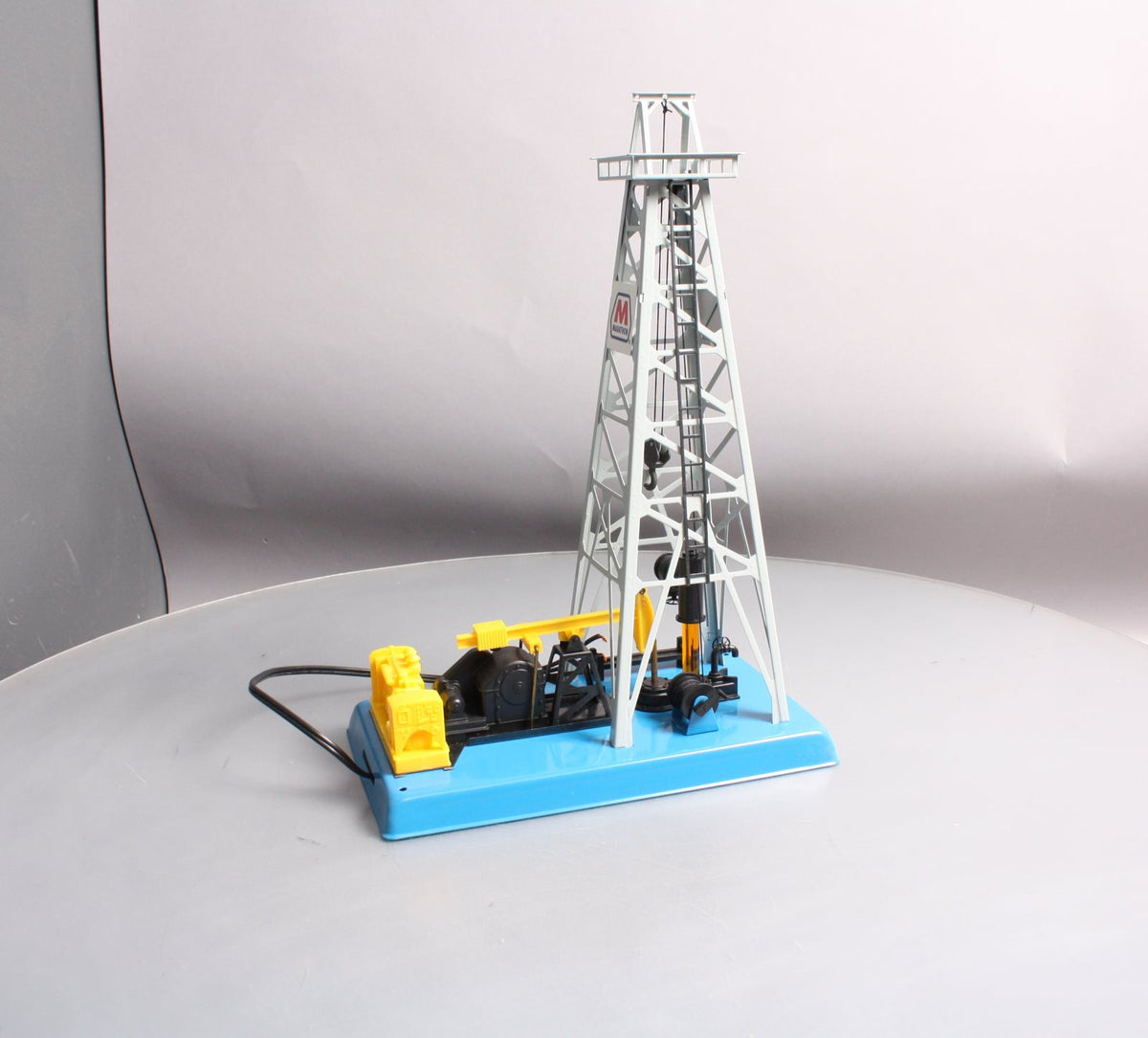 Lionel 6-12902 O Gauge Marathon Oil Derrick NIB
