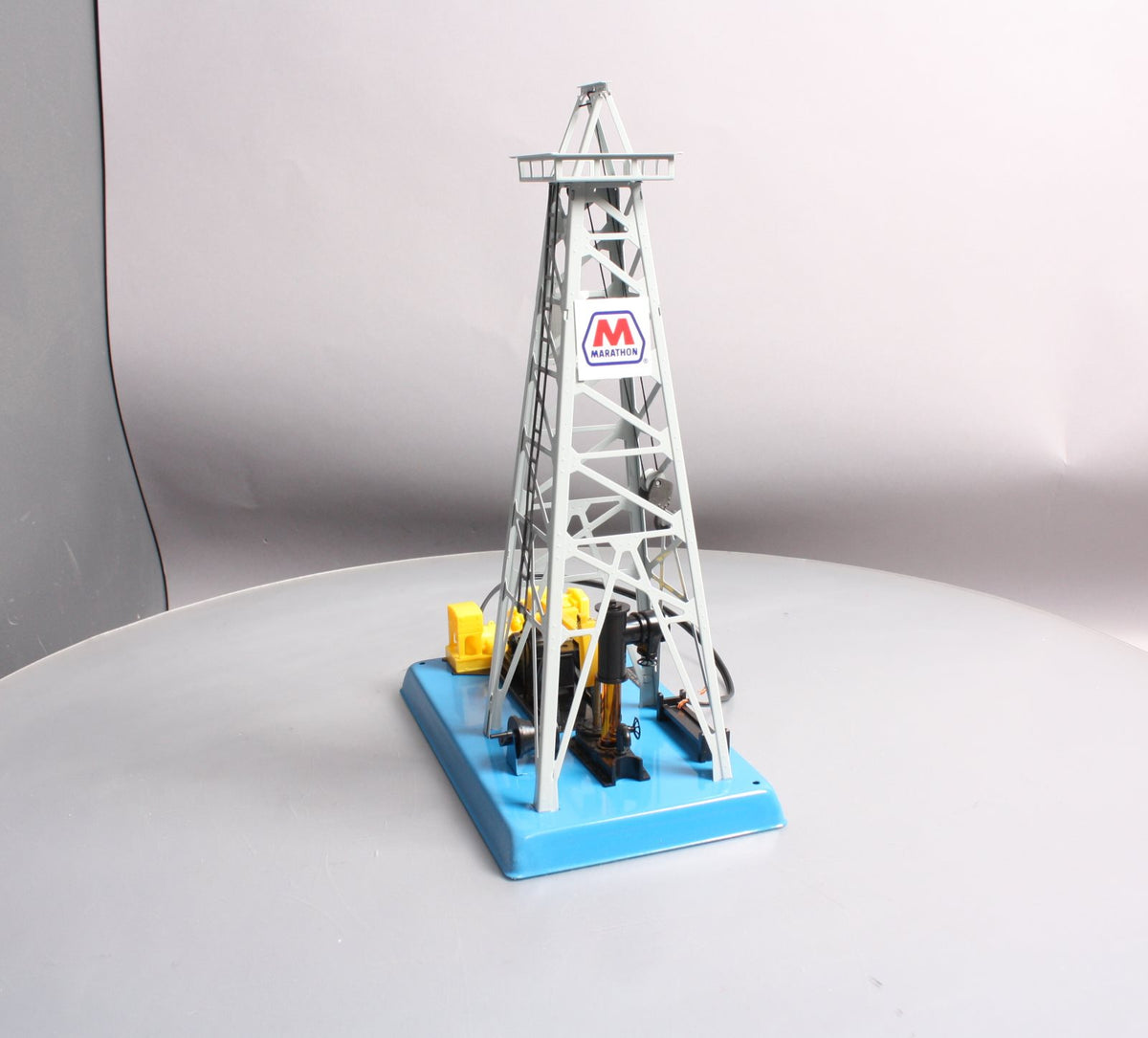 Lionel 6-12902 O Gauge Marathon Oil Derrick NIB