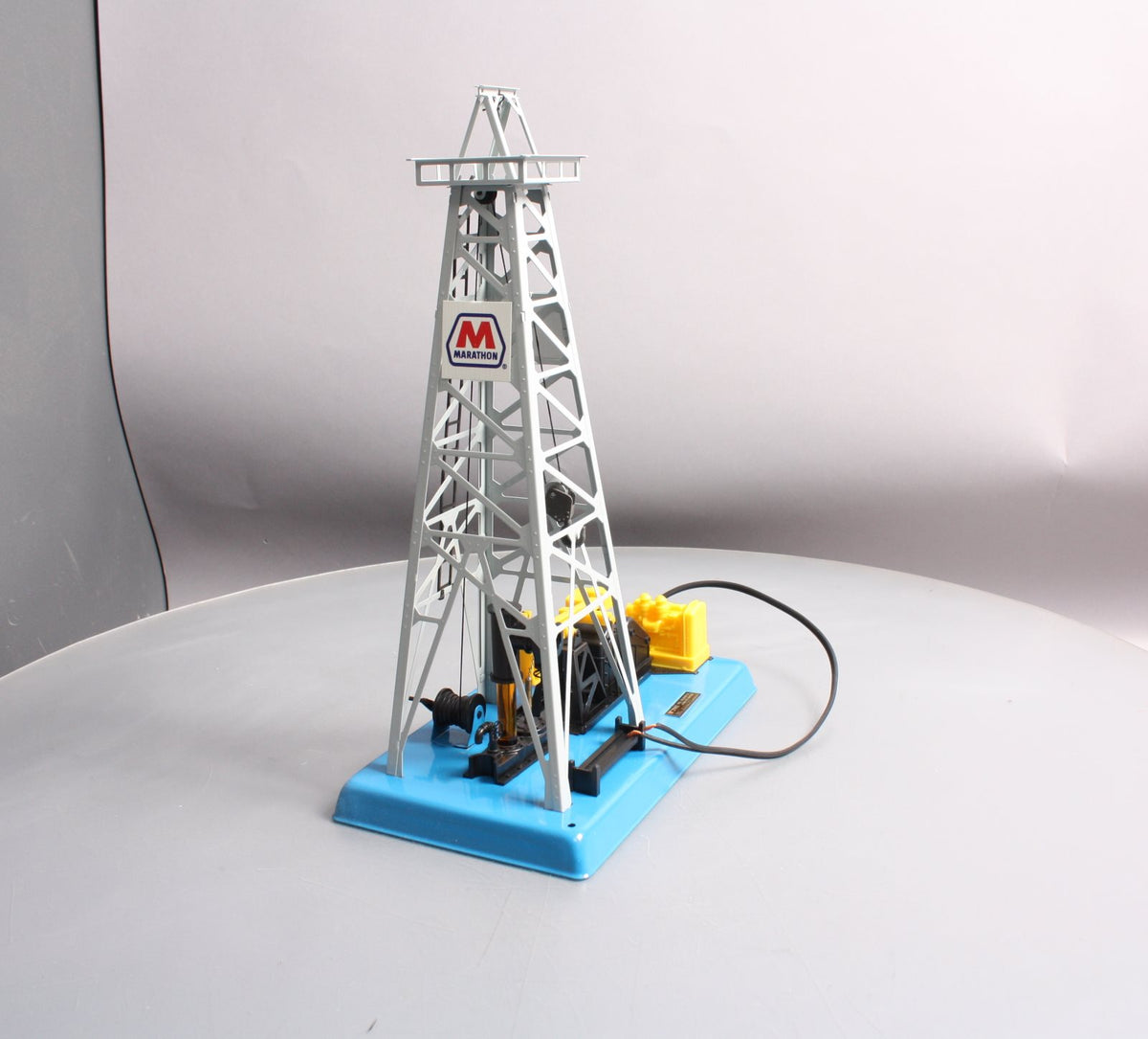 Lionel 6-12902 O Gauge Marathon Oil Derrick NIB