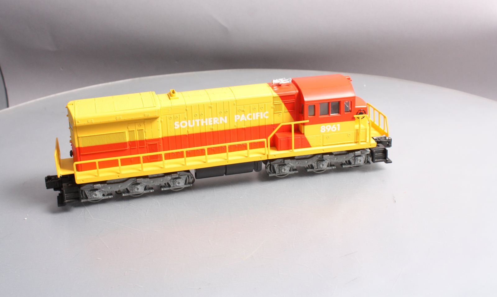 Lionel 6-8961 O Southern Pacific U36C Non-Powered Diesel Locomotive #8961 LN/Box