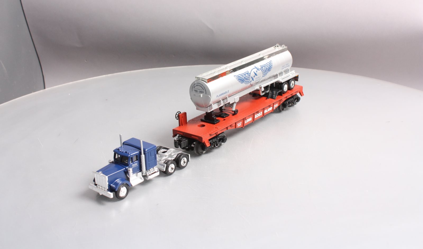 Lionel 6-52296 O Gauge Long Island Flat & Republic Aviation w/Tanker Truck LN/Box