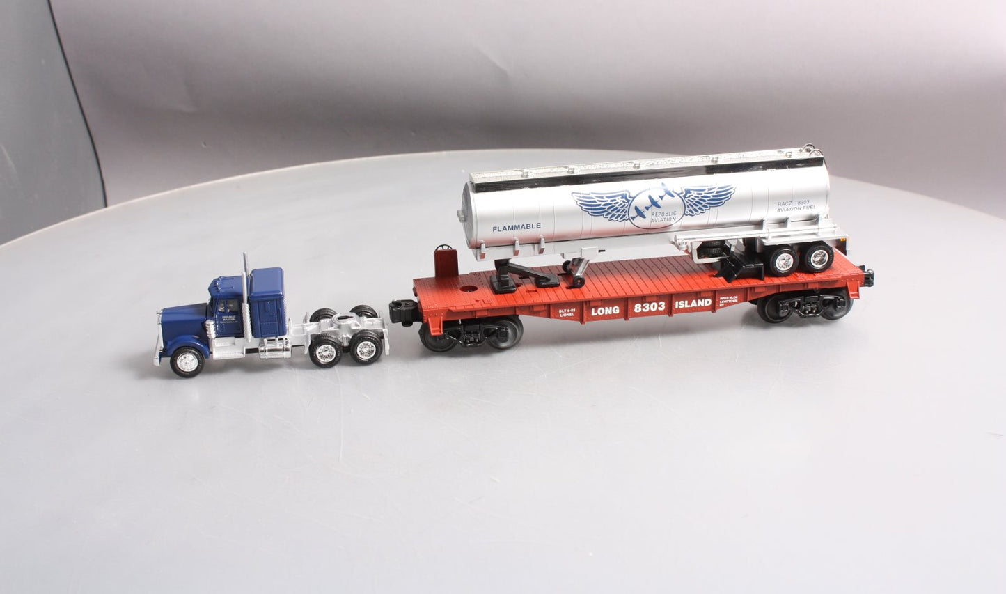 Lionel 6-52296 O Gauge Long Island Flat & Republic Aviation w/Tanker Truck LN/Box