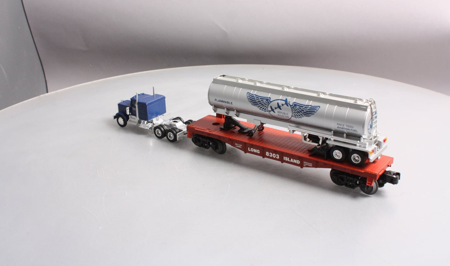 Lionel 6-52296 O Gauge Long Island Flat & Republic Aviation w/Tanker Truck LN/Box