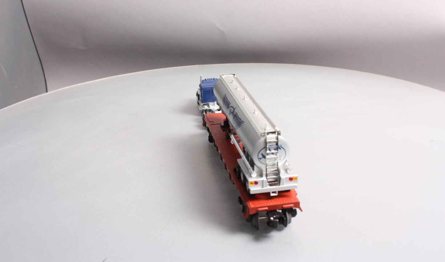 Lionel 6-52296 O Gauge Long Island Flat & Republic Aviation w/Tanker Truck NIB