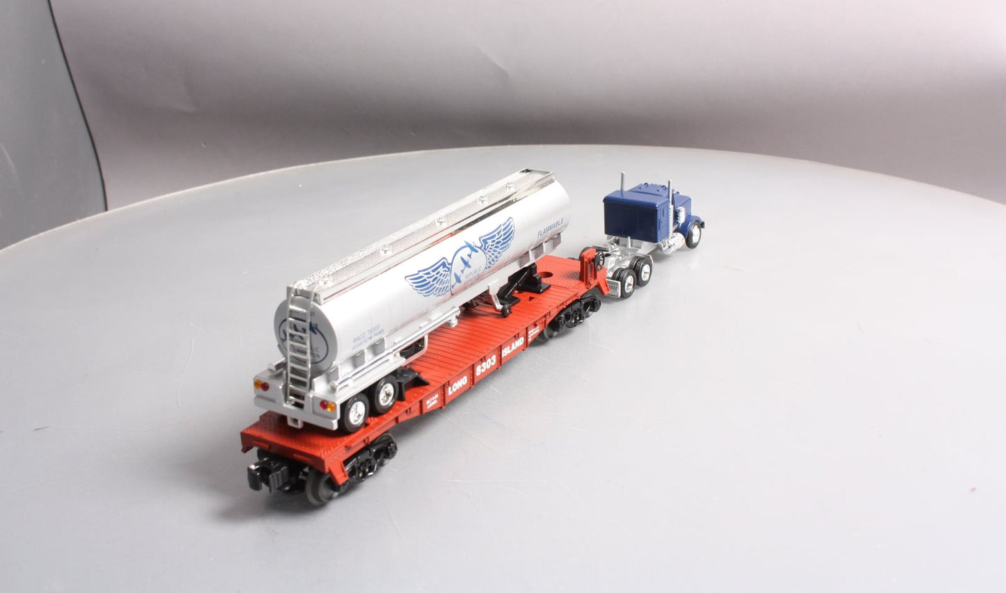 Lionel 6-52296 O Gauge Long Island Flat & Republic Aviation w/Tanker Truck NIB