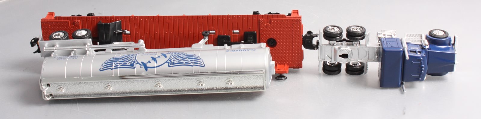 Lionel 6-52296 O Gauge Long Island Flat & Republic Aviation w/Tanker Truck LN/Box