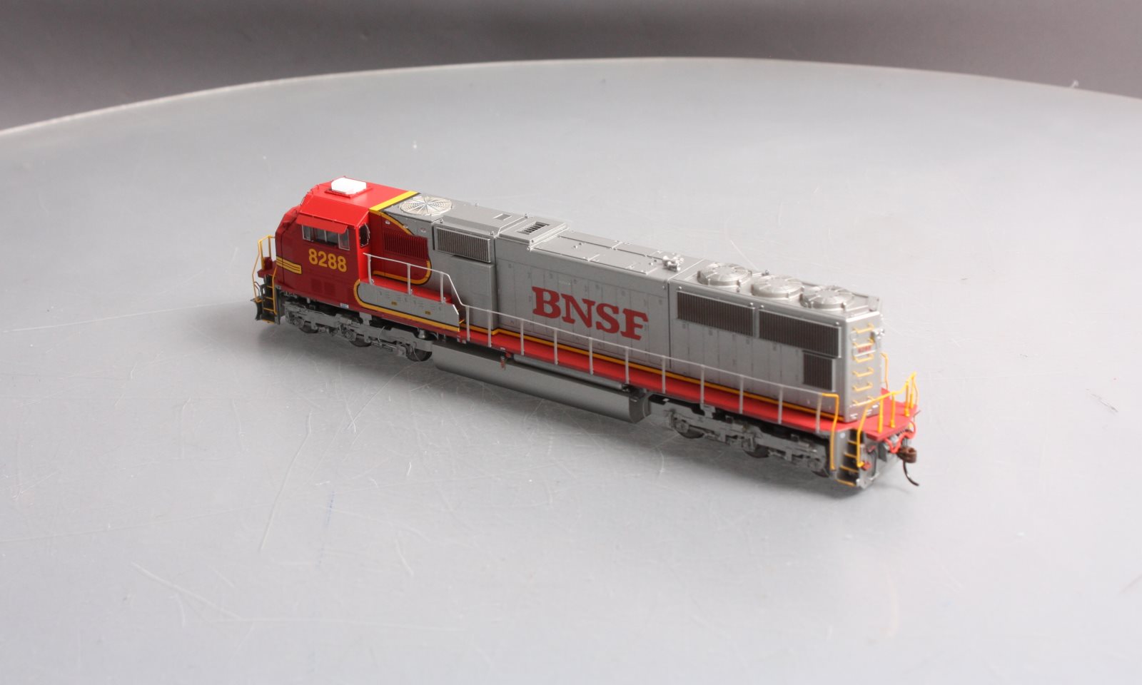 Athearn G69320 HO BNSF SD75I Diesel Locomotive with DCC & Sound #8288