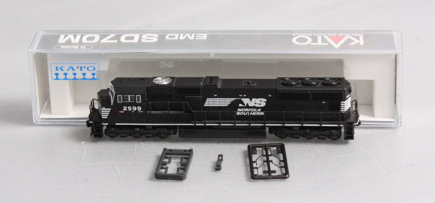 Kato 176-7502 NS SD70M Black w/White Face Diesel Locomotive #2599
