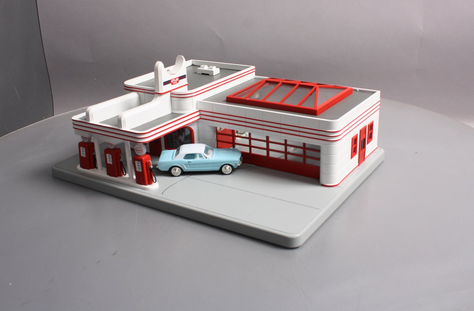 MTH 30-9106 O Gauge Esso Operating Gas Station LN/Box