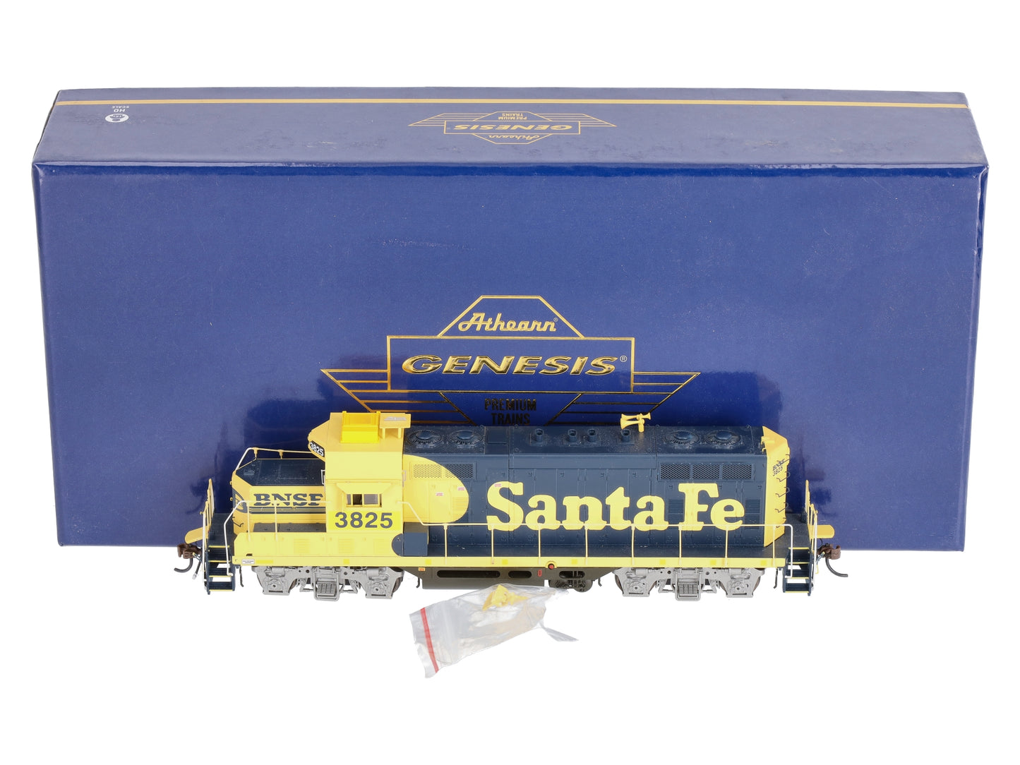 Athearn G65143 HO BNSF GP7u Diesel Locomotive with DCC & Sound #3825