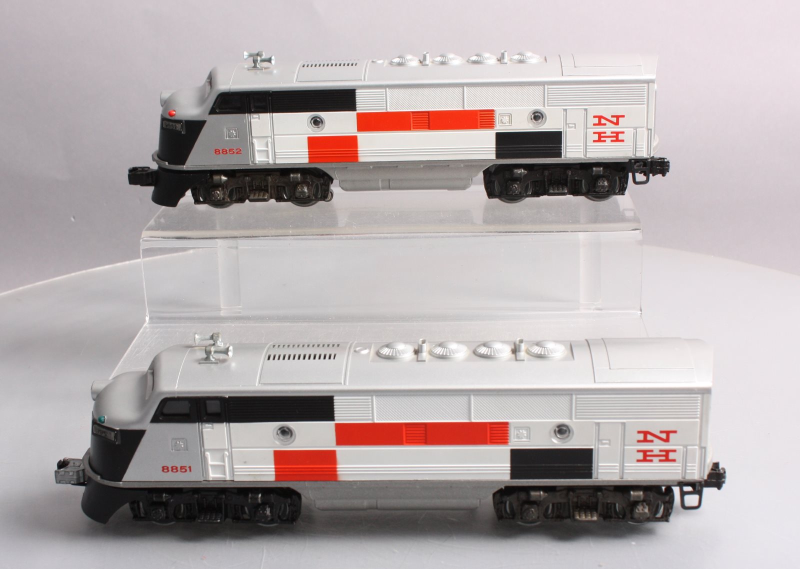 Lionel 6-8851 O Gauge New Haven F3 AA Diesel Locomotive Set #8851/8852 EX/Box