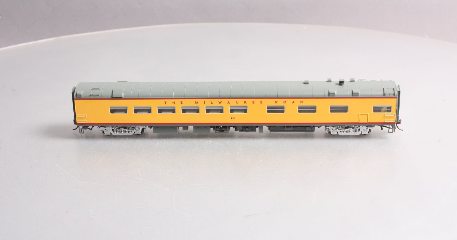 Rapido Trains 124033 HO Scale Milwaukee Road Lightweight Diner #125