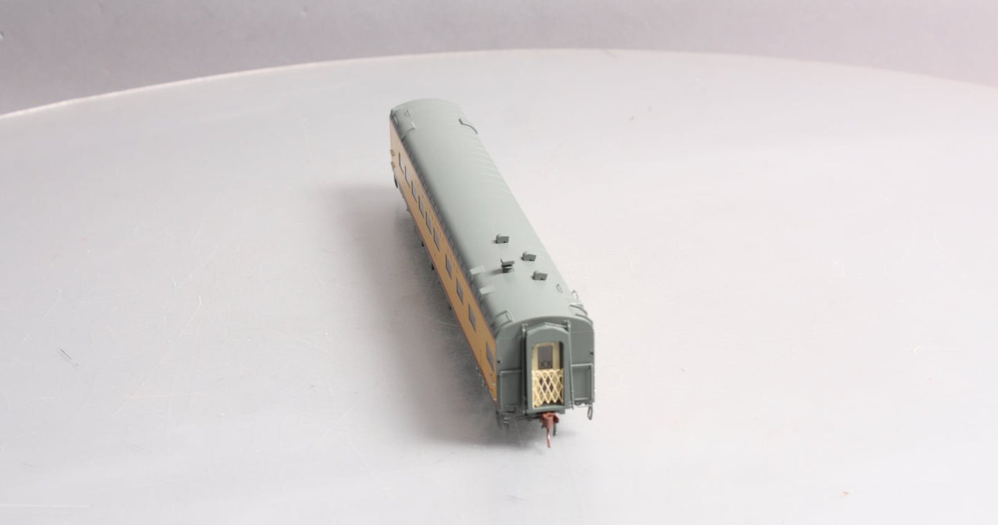 Rapido Trains 124033 HO Scale Milwaukee Road Lightweight Diner #125