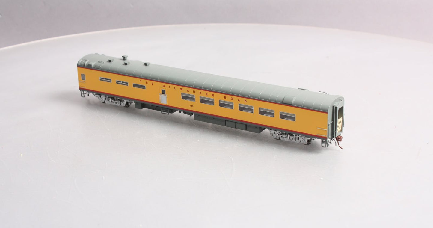 Rapido Trains 124033 HO Scale Milwaukee Road Lightweight Diner #125