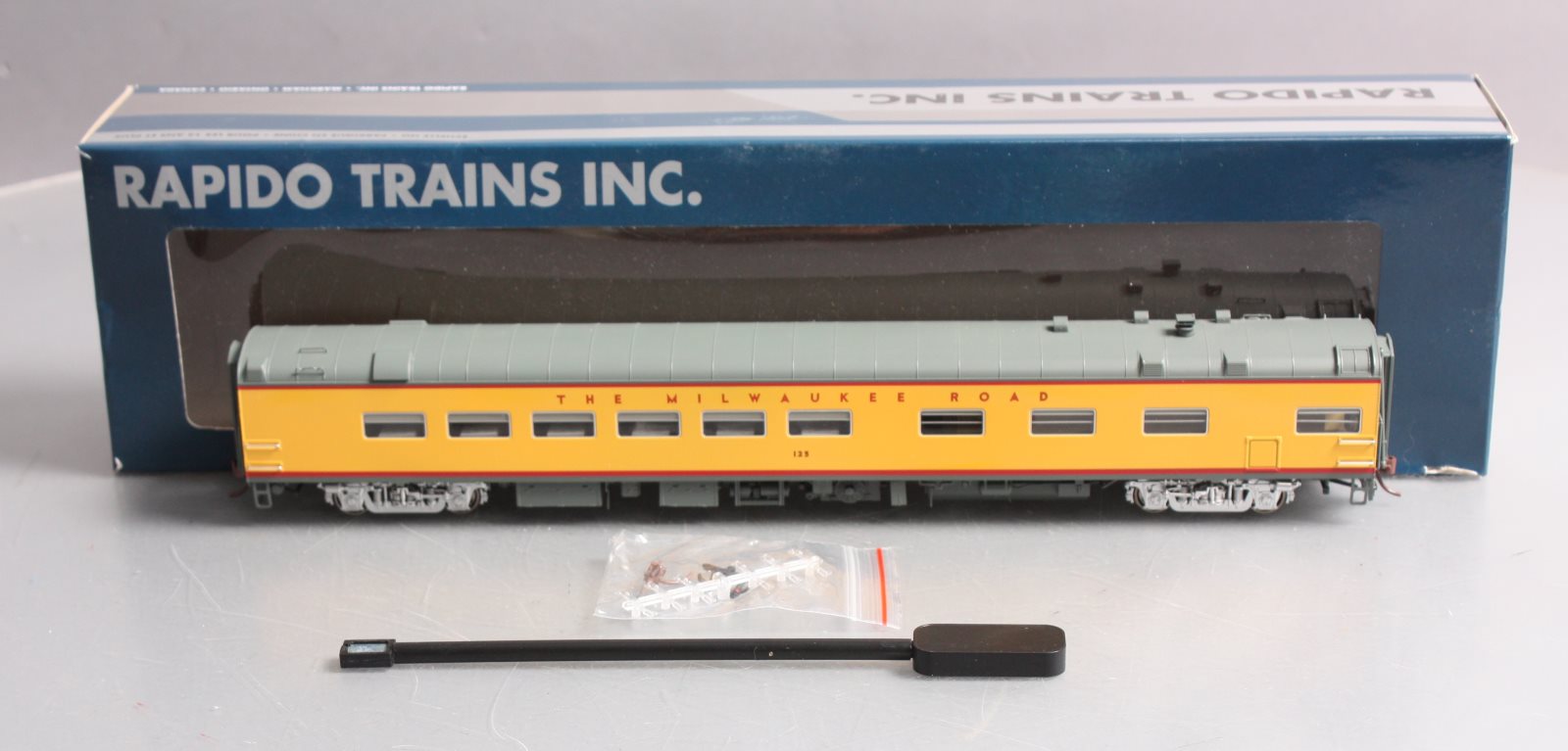 Rapido Trains 124033 HO Scale Milwaukee Road Lightweight Diner #125